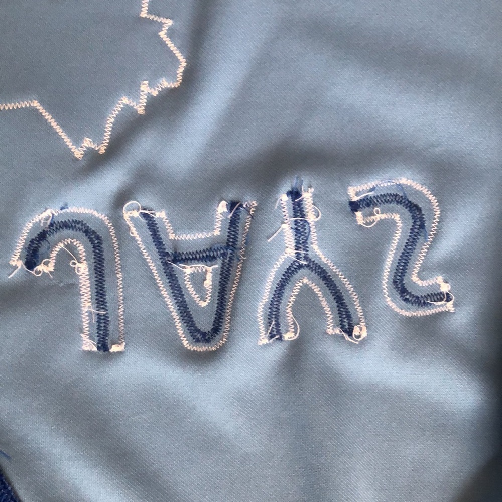 SOLD‼️ BLUE JAYS official jersey. Men’s size L/XL. EUC. - Picture 6 of 10